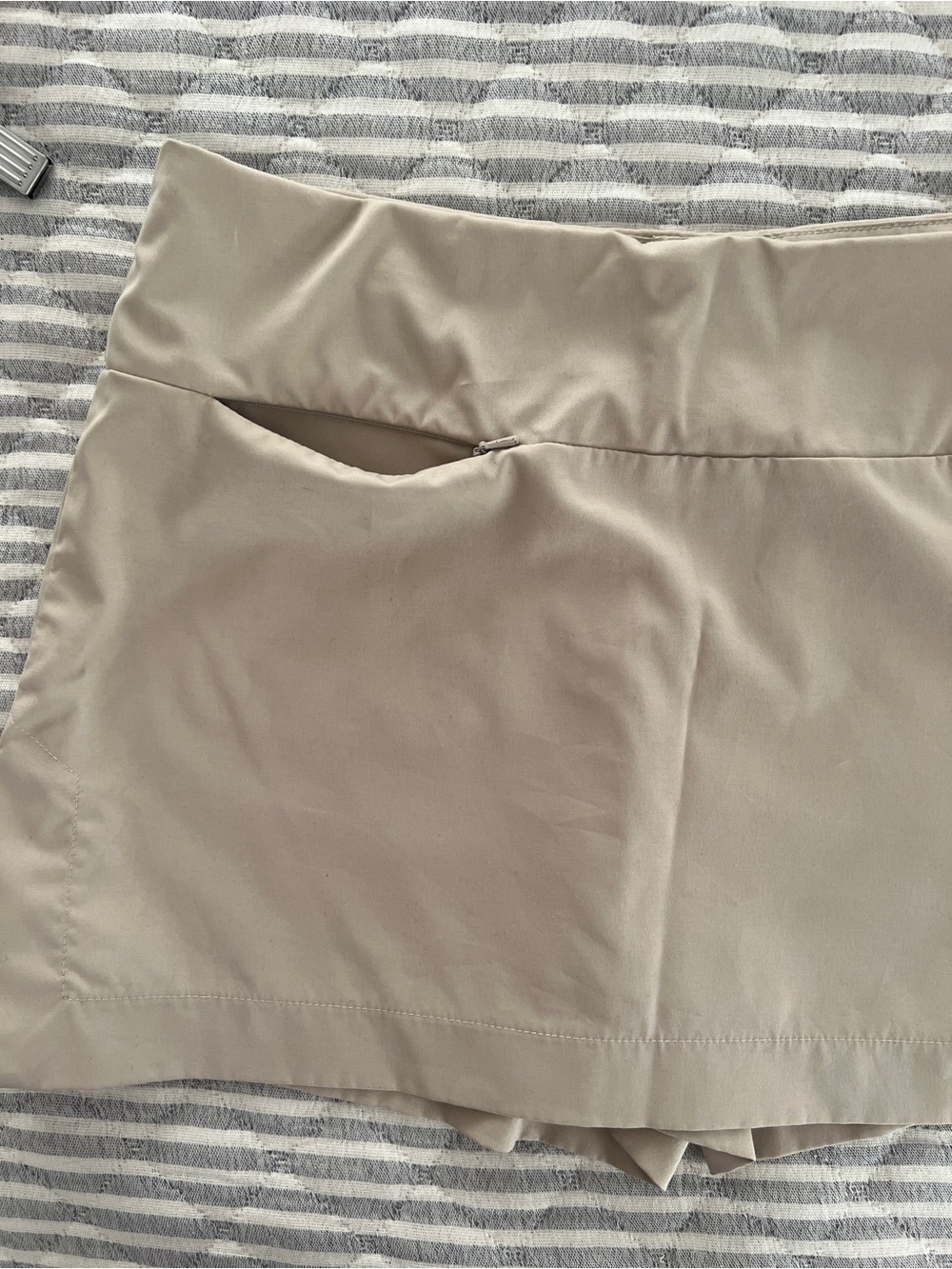 Smallwood’s Yachtwear Horizon Skort Size 6 Stone Beige Performance 2119H - Picture 8 of 10